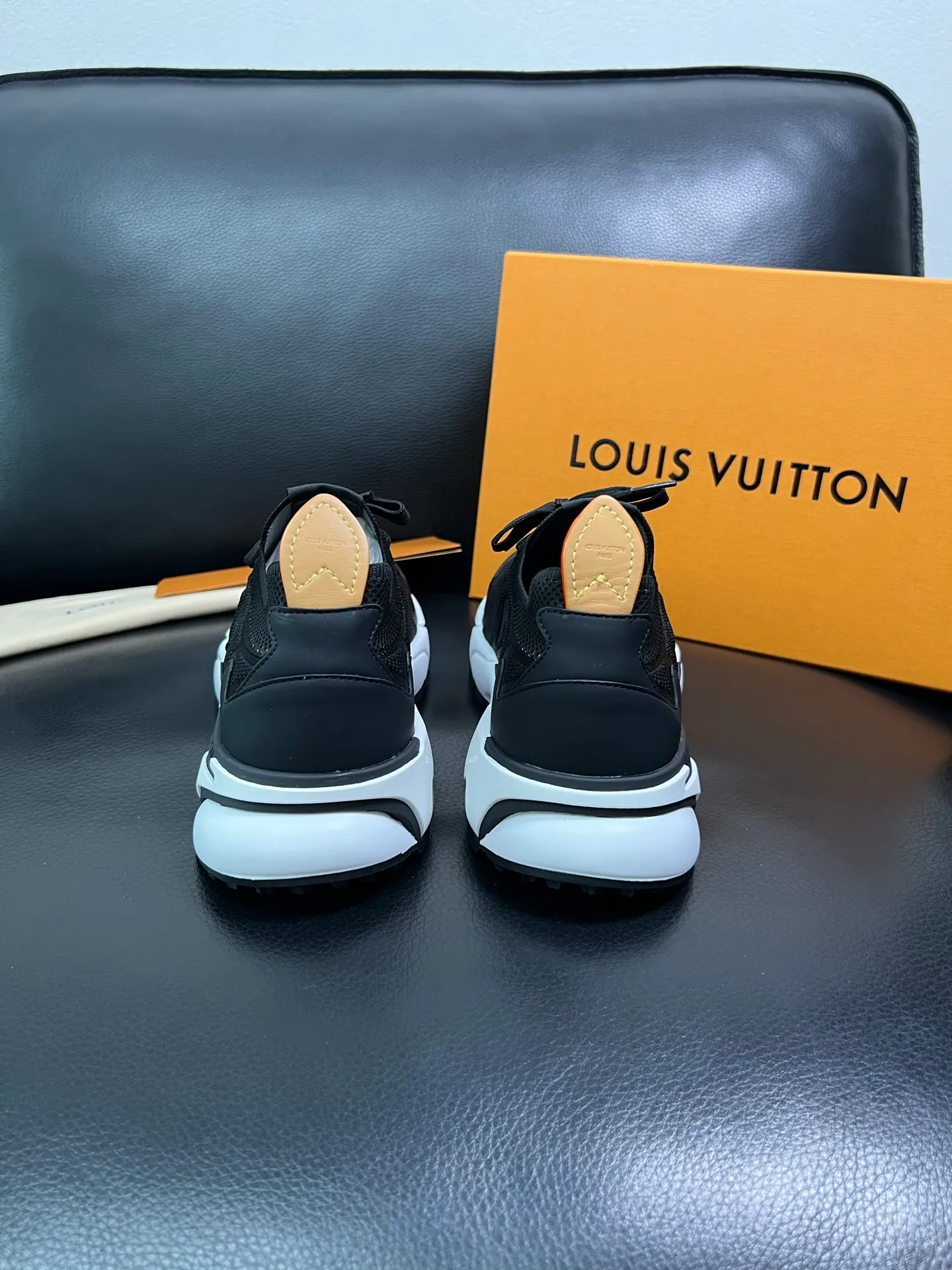 Men's shoes 💰660 Lv top purchasing Louis Vuitton Leather Shoes Counter Synchronization, imported fly woven fabrics from Italy, imported water-dyed cowhide lining, soles: original soles specially provided by the original factory, original factory follow-up orders, high quality, welcome to compare, code number 39-44 (custom-made 45) 85887